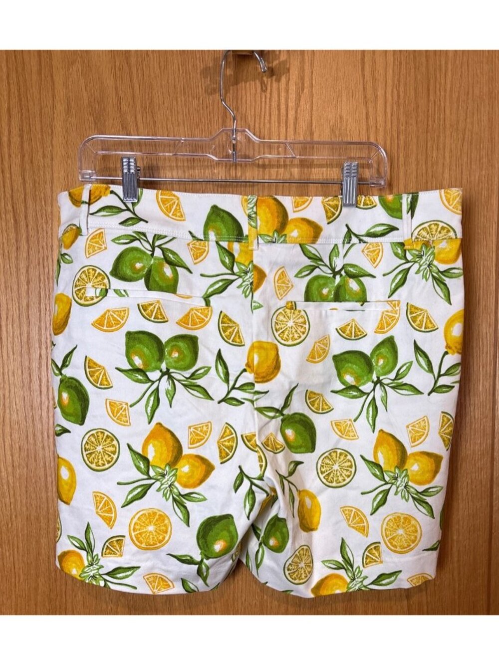 Isaac Mizrahi Womens Lemon Print Shorts Size16 White Green & Yellow Citrus - Picture 2 of 6